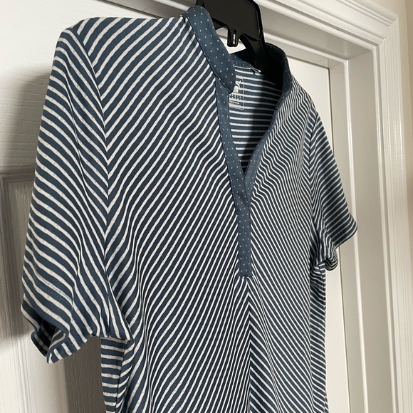 Puma golf short sleeve v neck top size Large- dusty blue and white stripe - Picture 3 of 10